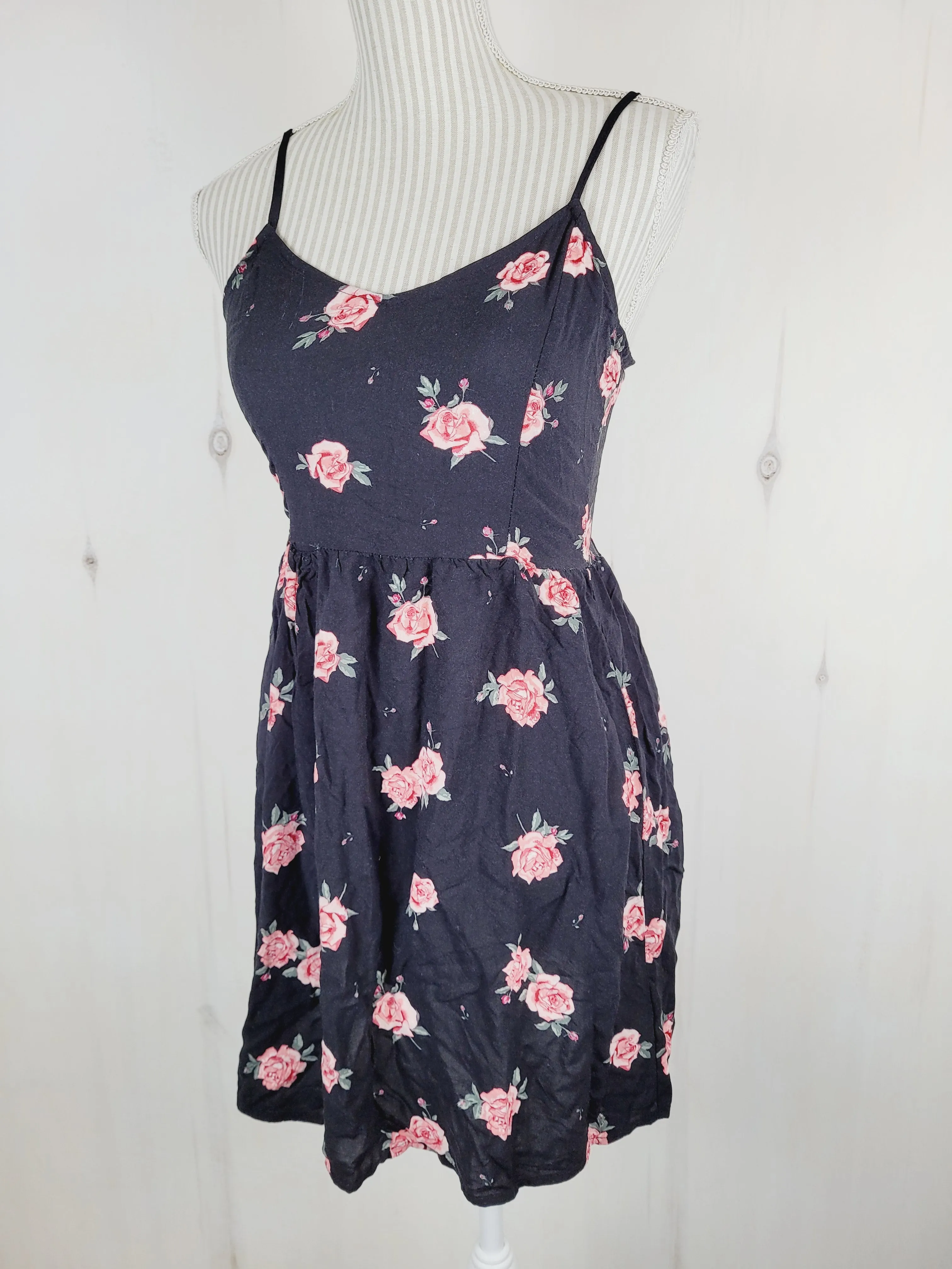 DIVIDED BLACK ROSE DRESS LADIES SIZE 6 PRE-LOVED