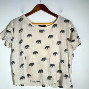 Forever 21 Cropped Elephant Tee Shirt
