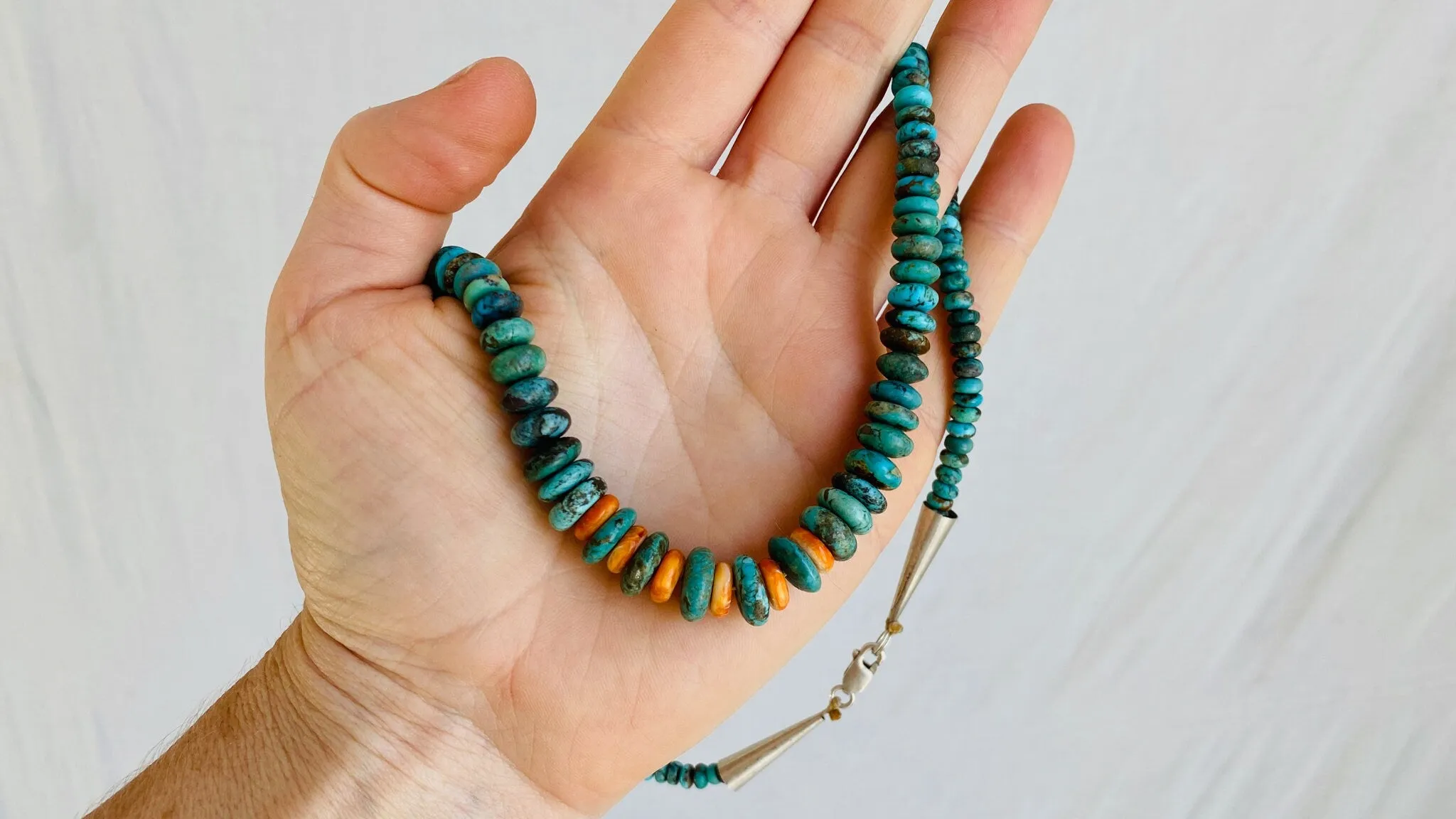 Graduated Turquoise Necklace. Santo Domingo Pueblo. Kewa. Spiny Oyster.