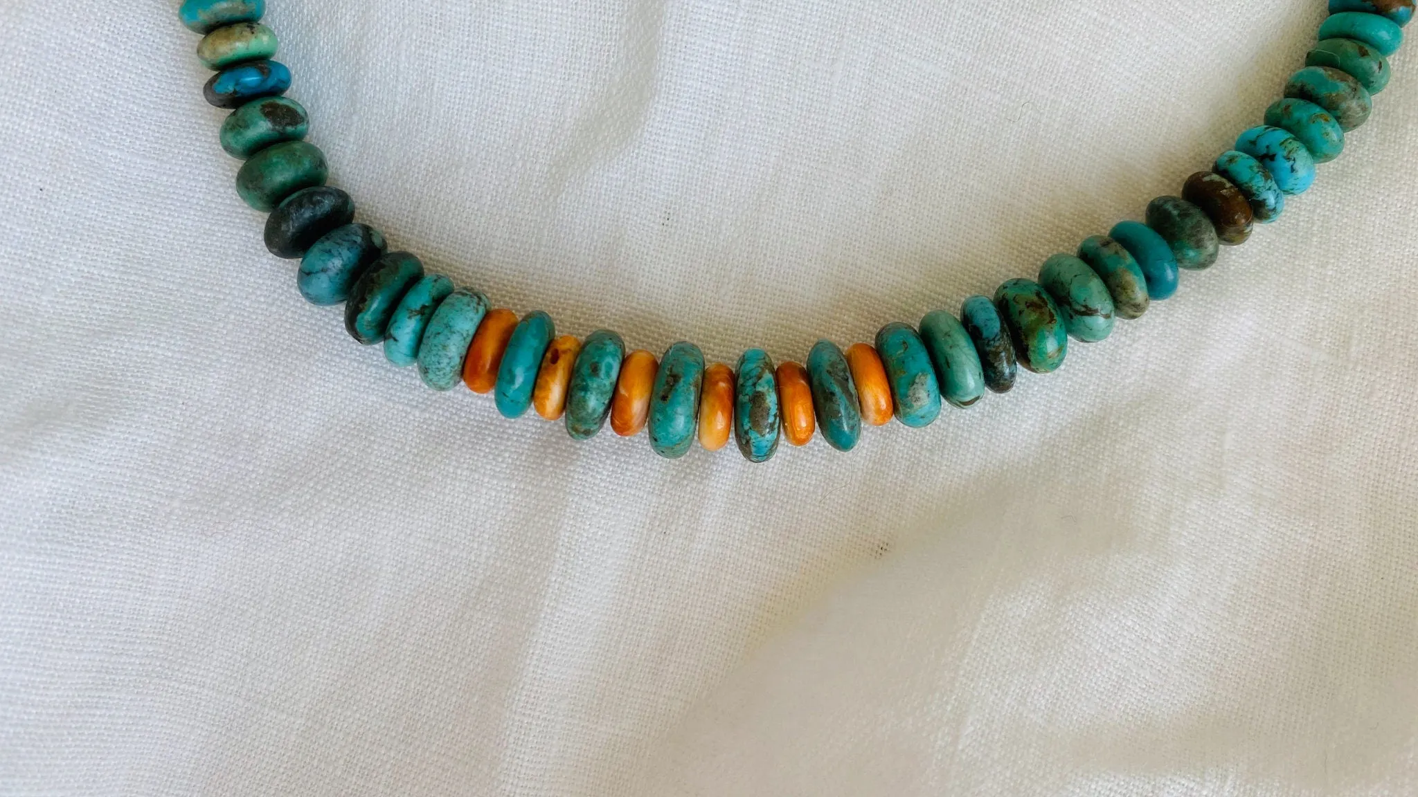 Graduated Turquoise Necklace. Santo Domingo Pueblo. Kewa. Spiny Oyster.