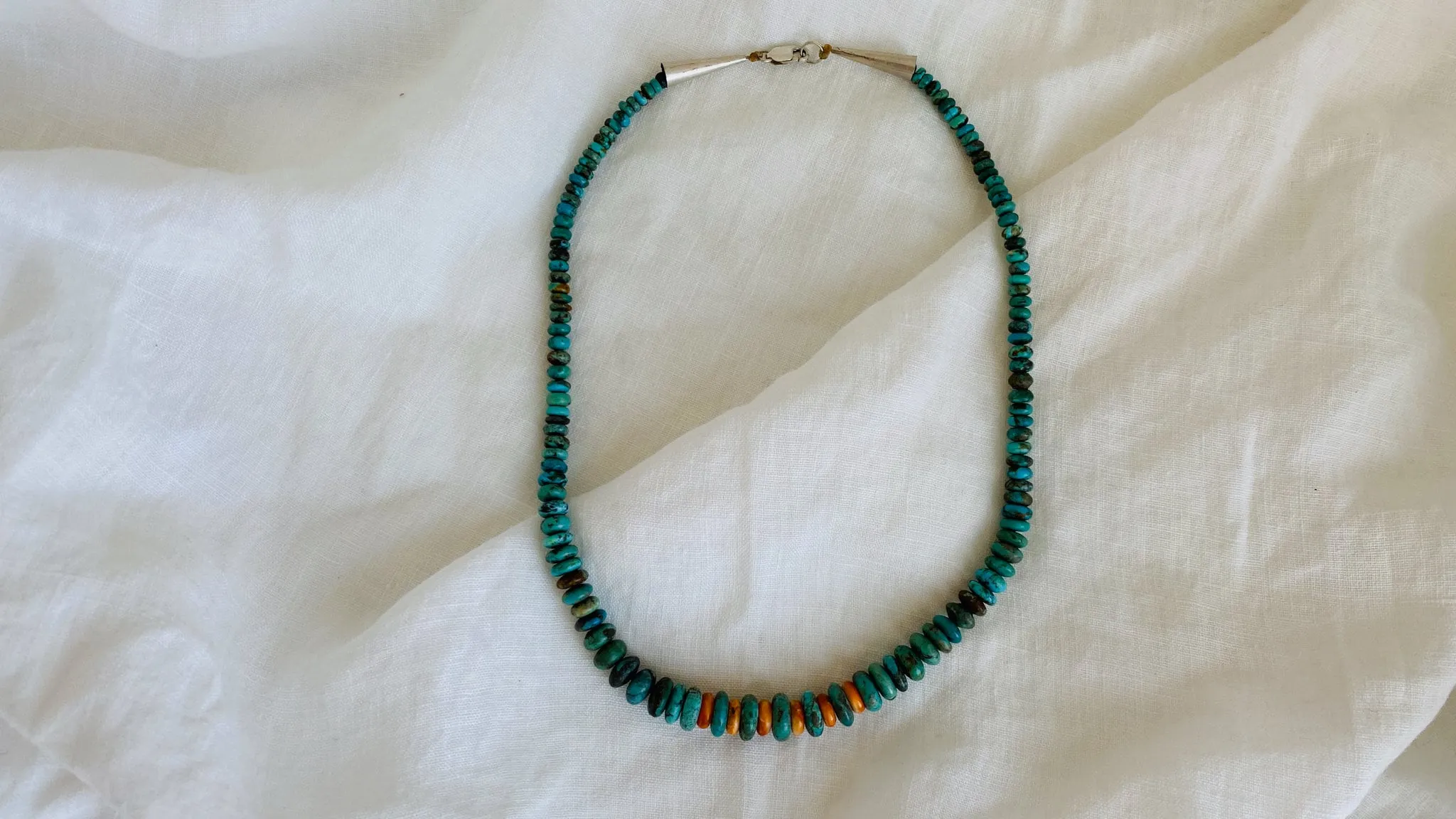 Graduated Turquoise Necklace. Santo Domingo Pueblo. Kewa. Spiny Oyster.