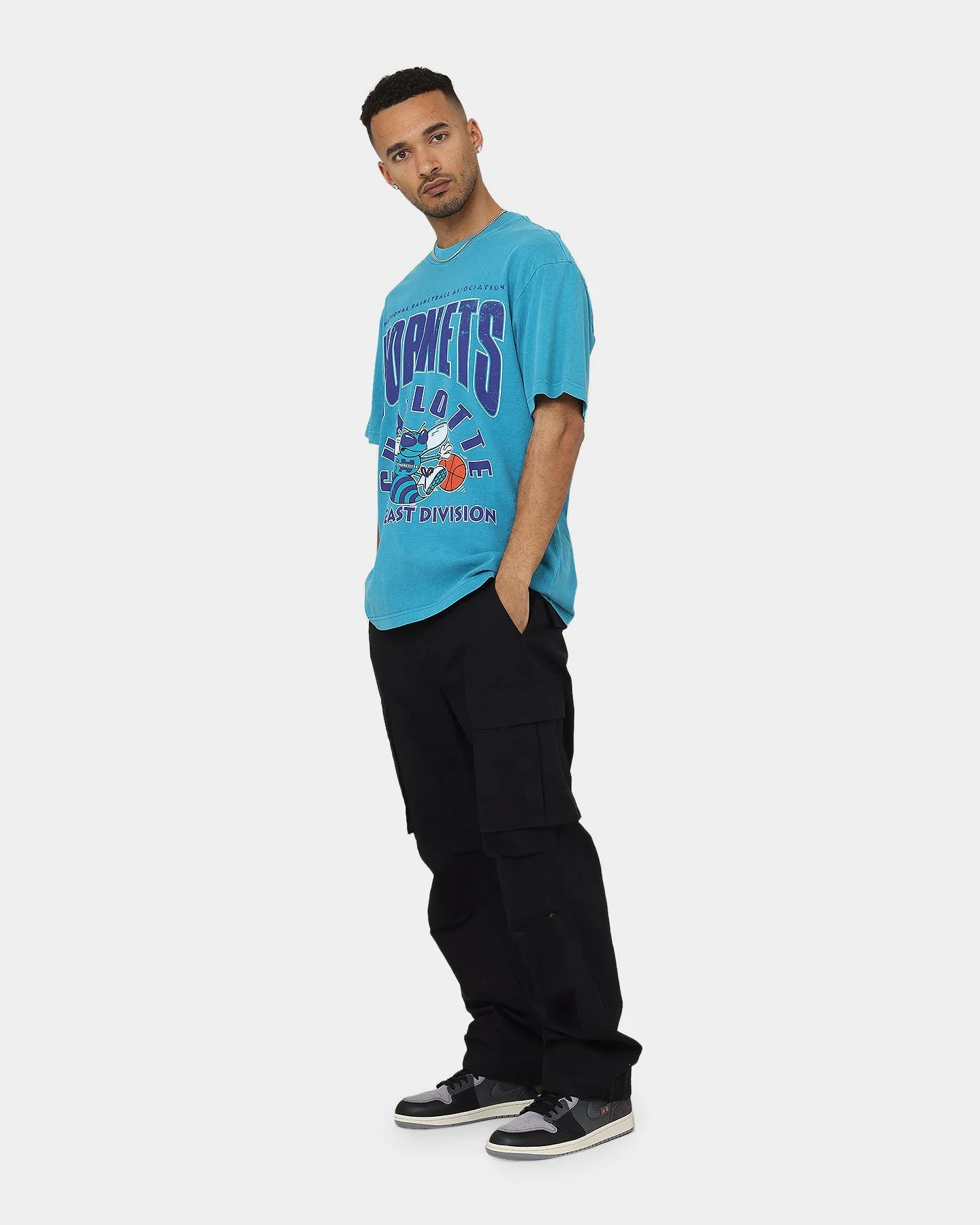 Mitchell & Ness Charlotte Hornets Division Arch T-Shirt Faded Teal